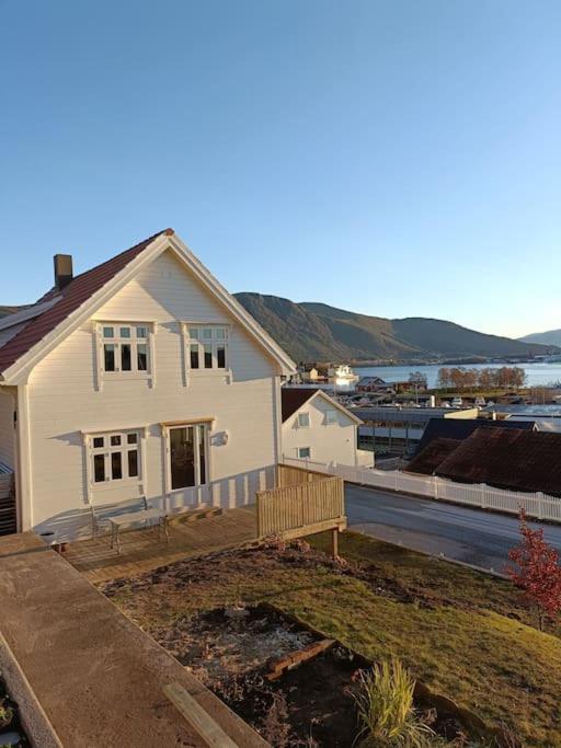 Charming House In Ulsteinvik With Free Parking Exterior foto
