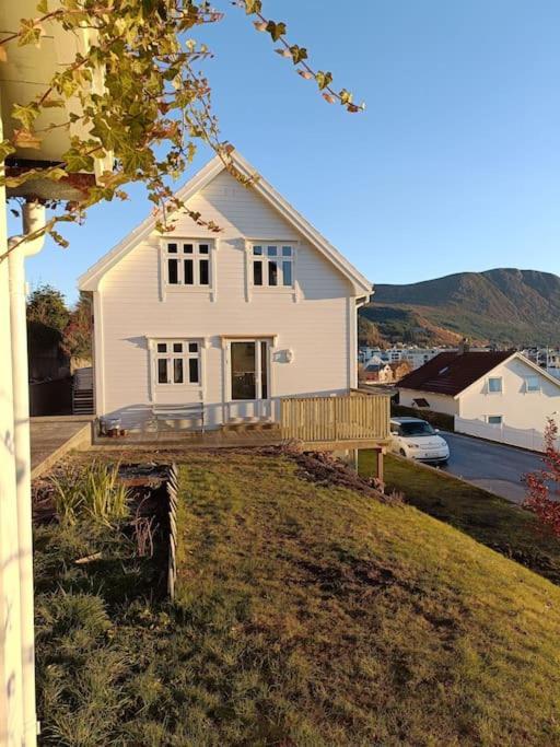 Charming House In Ulsteinvik With Free Parking Exterior foto