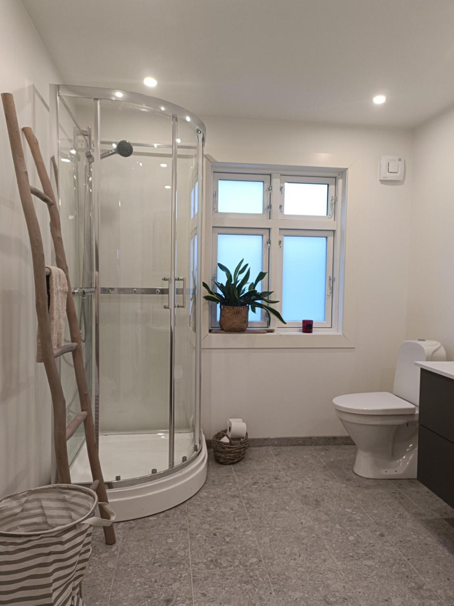 Charming House In Ulsteinvik With Free Parking Exterior foto